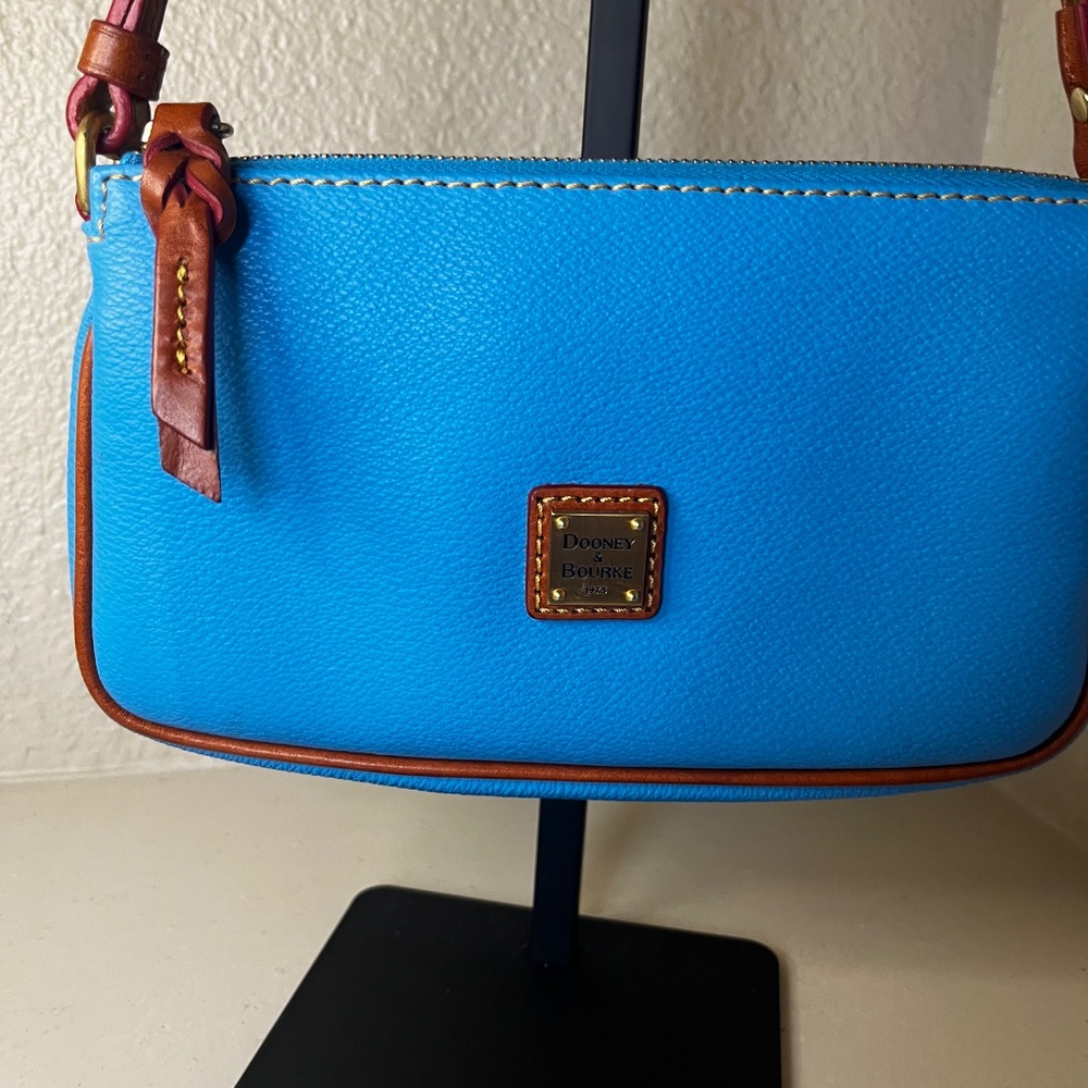 Dooney & Bourke Saffiano Lexi Crossbody Purse - COA included - Picture 2 of 11